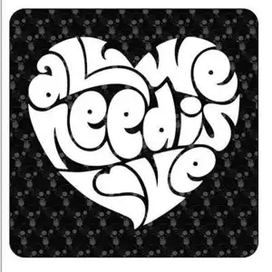 Pegatina ALL WE NEED IS LOVE. Vinilo de alta calidad, soporta perfectamente la intemperie, apto incluso para náutica. Pégala don