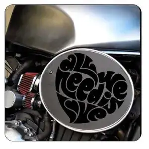 Autocollant ALL WE NEED IS LOVE