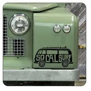 Pegatina SOCAL SURF. Vinilo de alta calidad, soporta perfectamente la intemperie, apto incluso para náutica. Pégala donde quiera