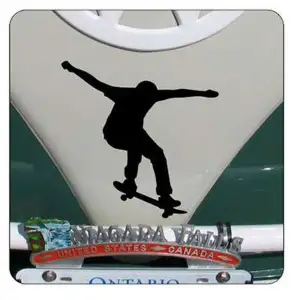 Pegatina SKATE. Vinilo de alta calidad, soporta perfectamente la intemperie, apto incluso para náutica. Pégala donde quieras, un